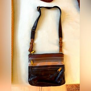 Fossil leather purse.  Like new condition.